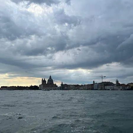 Venezia,giudecca Con Giardino Privato *